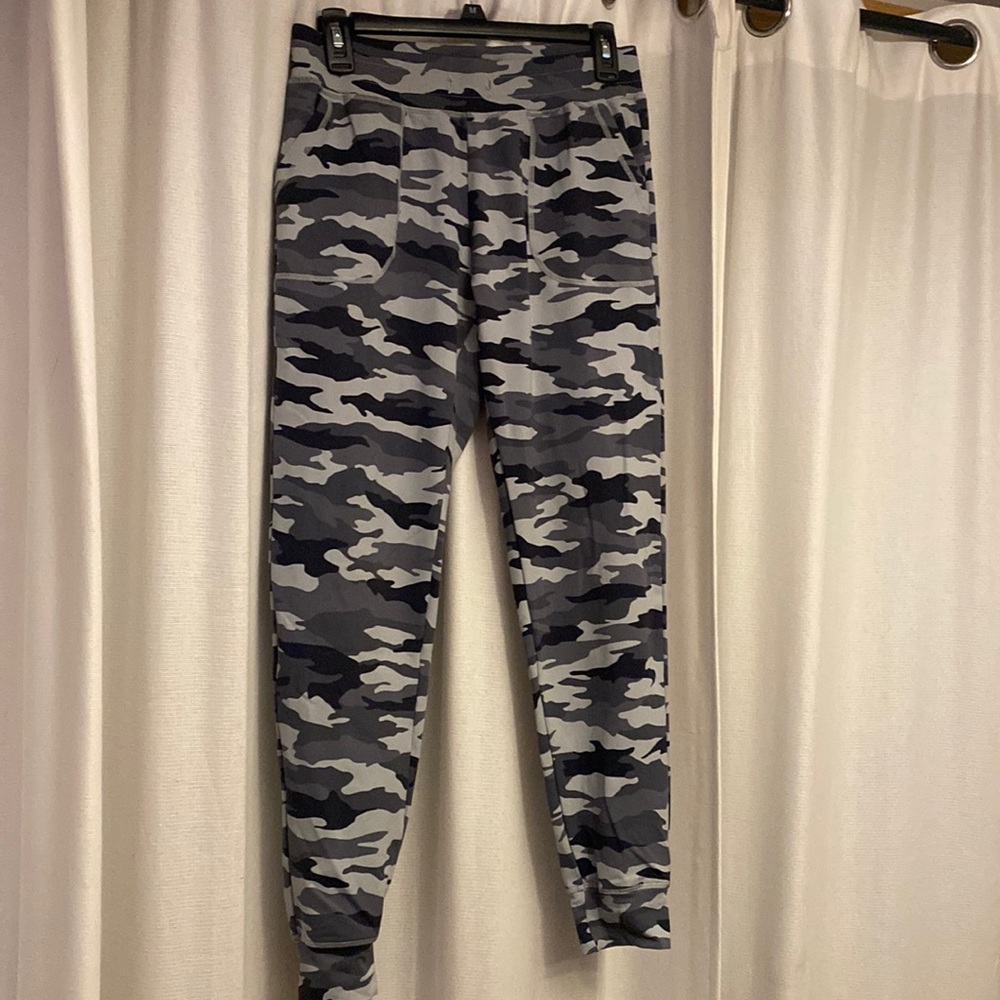 Zyia joggers small gray camo